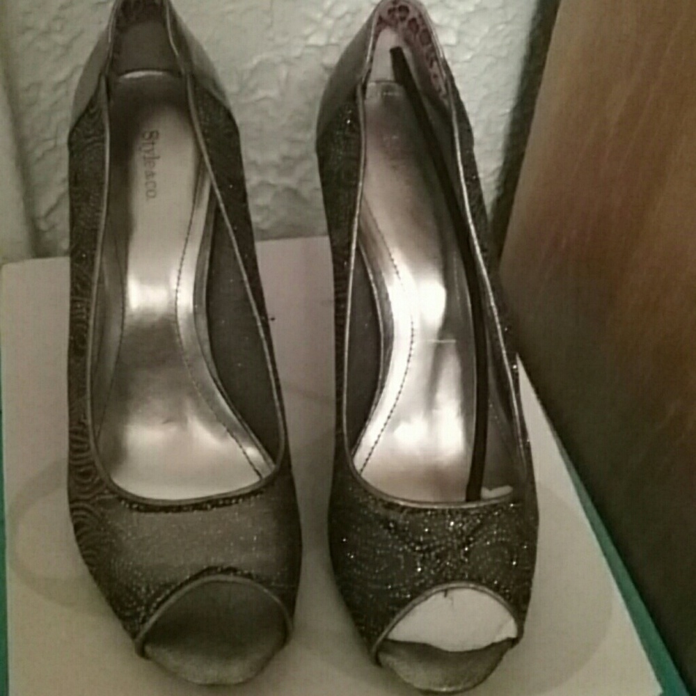 Shoes - Picture 2 of 3